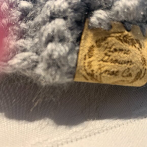 Childs Knitted Hat With Pompom - Picture 3 of 5